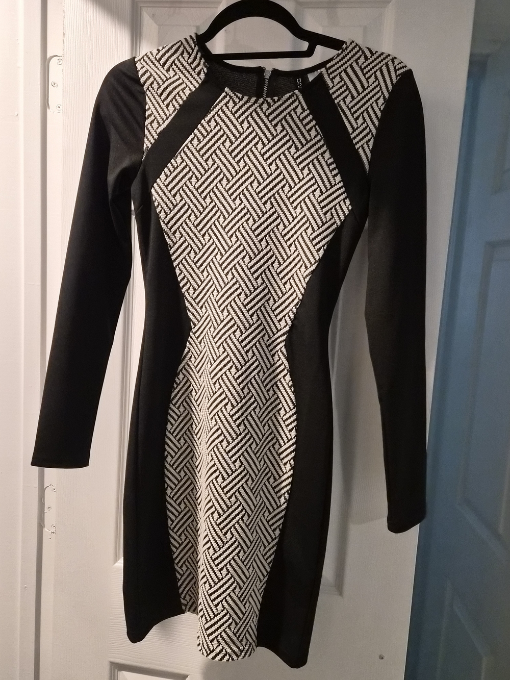 H&M Divided Brand Black & White Patterned Long-Sleeve Bodycon Dress